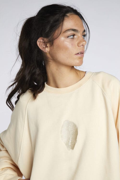 Crew neck embroidered Cowrie sweater UNI BEIGE - Image 3